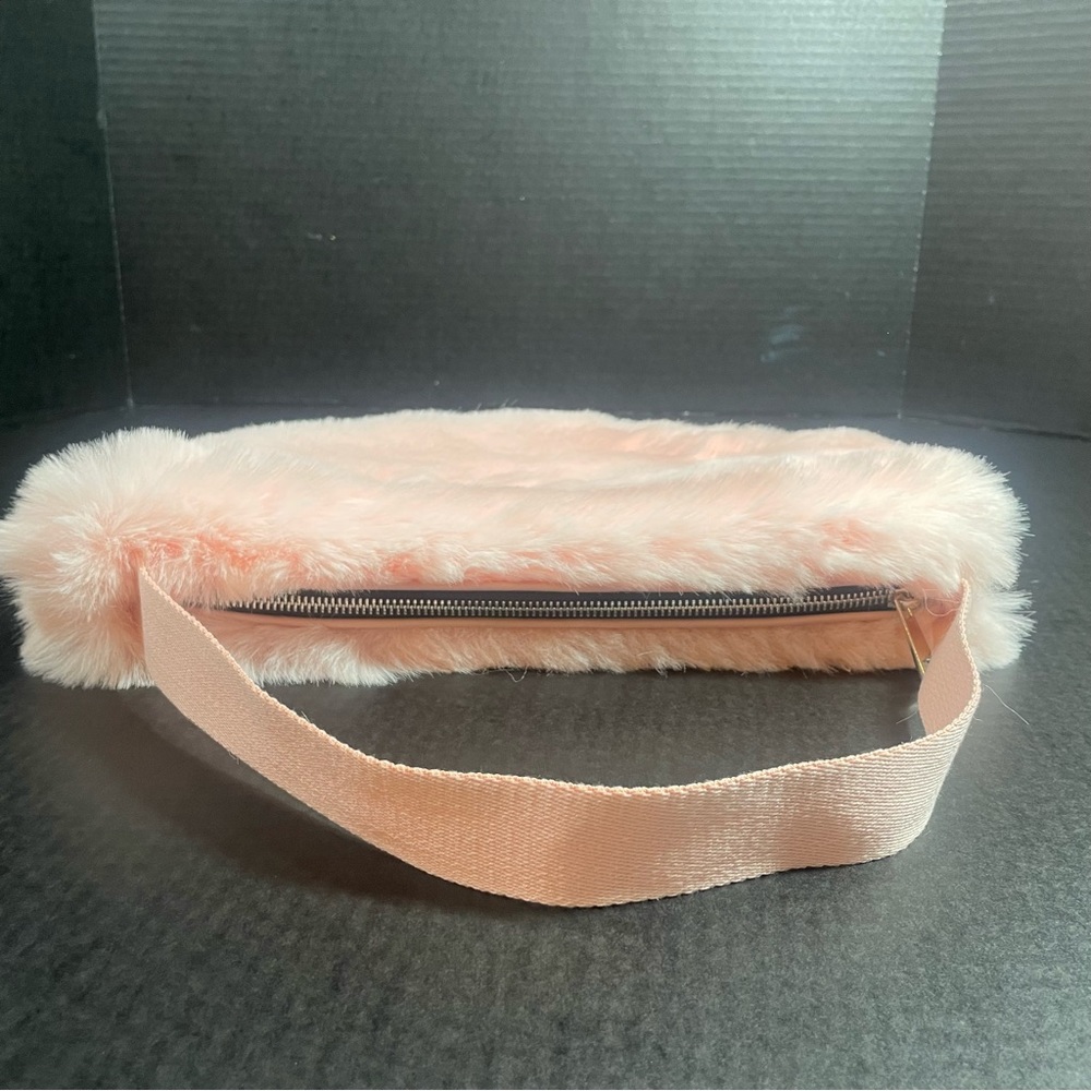 BNWT Urban Outfitters half moon plush faux fur handbag pink soft! PRICE FIRM!!! - Picture 6 of 12